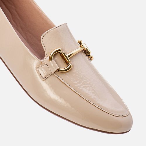 Mocassim Rasteiro Detalhe Verniz e Fivela Feminino Milano Vanila 13473