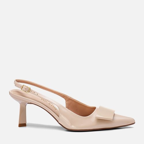 Scarpin kitten Heel Slingback Bico Fino Placa Feminino Milano Feno 13521