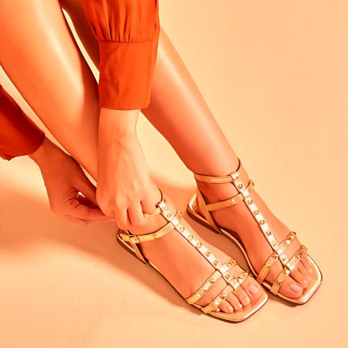 Sandália Rasteira Tira Fina Tacha Spike Pirâmide Feminino Milano Off White 13508