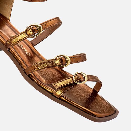 Sandália Salto Baixo Bloco  Traseira Fechada, Tiras Achatadas Cruzadas com Detalhe em Fivela Feminino Milano Bronze 13556