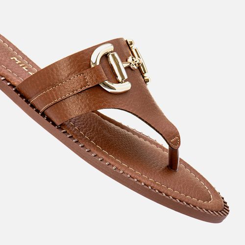 Sandália Rasteira Tira Tipo Chinelo Detalhe Maxi Fivela e Rebites Feminino Milano Caramelo 13701