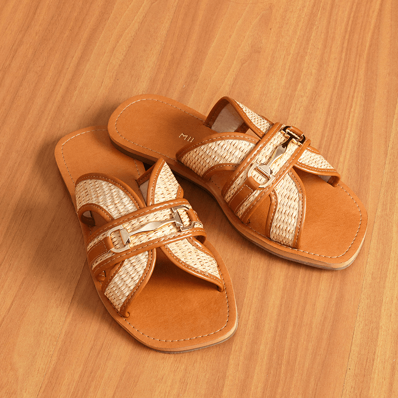 Sandalia-Rasteira-Tiras-Mix-Material-Tramado-Natural-Palha-Fivela-Feminino-Milano-Caramelo-13759