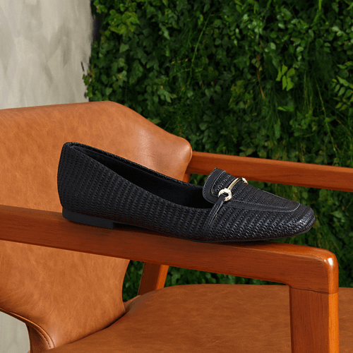 Mocassim Rasteiro Revestido Palha Shape Clássico Fivela Dourada Feminino Milano Preto 13709