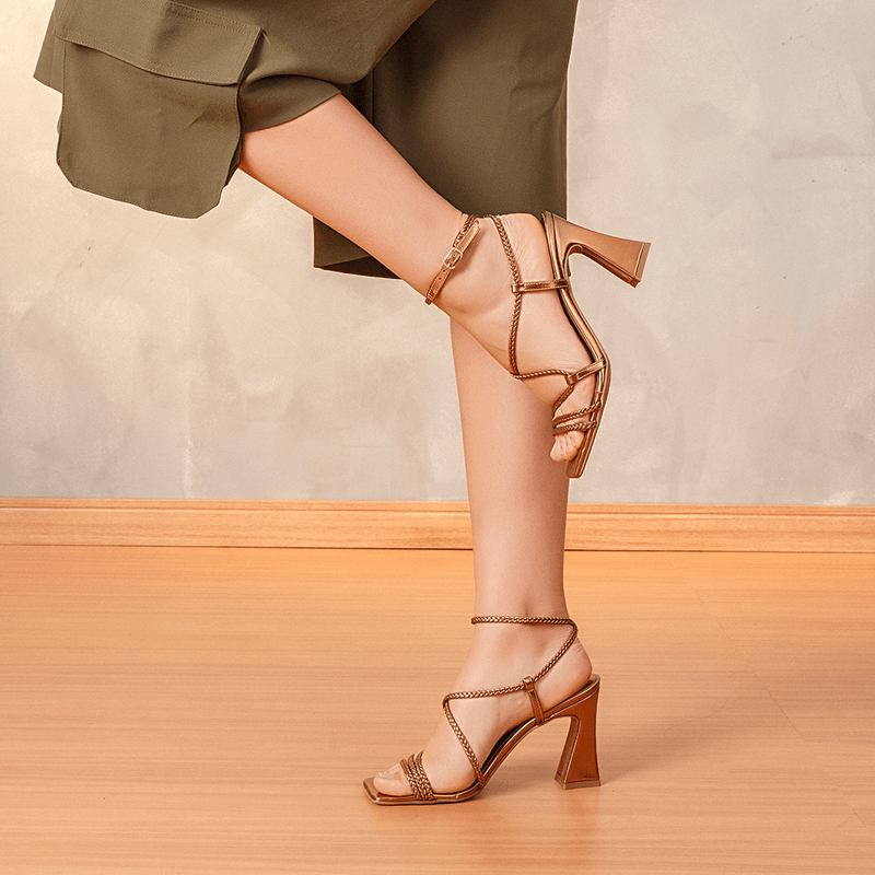 Sandalia-Salto-Alto-Flare-Bico-Quadrado-Tiras-Finas-Tramado-Tranca-Metalizada-Feminino-Milano-Bronze-13684
