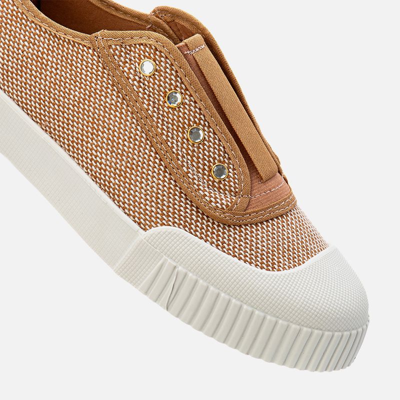 Tenis-Sola-Caixa-Baixa-Material-Tramado-com-Visual-Natural-Calce-Pratico-Sem-Amarracao-Brilho-em-Strass-Feminino-Milano-Caramelo-12017--1--3-