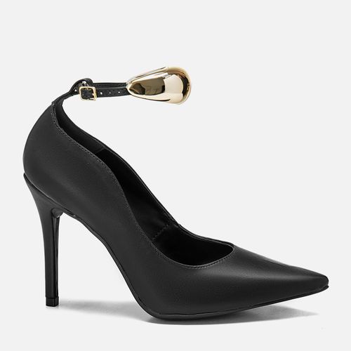 Scarpin Fechado Salto Alto Bico Fino Decote Arredondado Onda Tornozeleira Orgânica Metalizada Cromada Feminino Milano Preto 13937