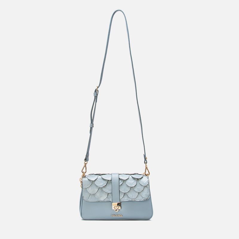 Bolsa-2-em-1-Tiracolo-Transversal-ou-de-Mao-Media-Feita-em-Couro-Exotico-Pirarucu-e-Couro-Bovino-Detalhe-Corrente-Dourada-Milano-Azul--1-