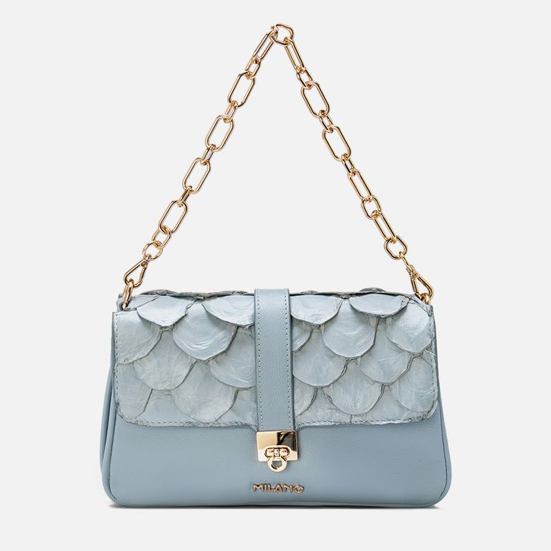 Bolsa-2-em-1-Tiracolo-Transversal-ou-de-Mao-Media-Feita-em-Couro-Exotico-Pirarucu-e-Couro-Bovino-Detalhe-Corrente-Dourada-Milano-Azul--2-