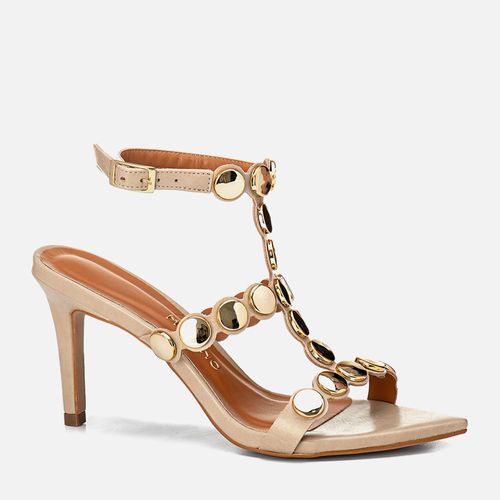 Sandália de Salto Alto Fino Bico Folha Tiras Recorte à Laser Cruzadas no Pé com Metais Estilo Boho Medalhas Douradas  Feminino Milano Off White 14089