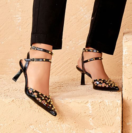Scarpin Aberto Salto Taça Bico Fino Cabedal Recorte à Laser Metais Tachas Boho Meia Esfera Dourada Feminino Milano Caramelo 14093