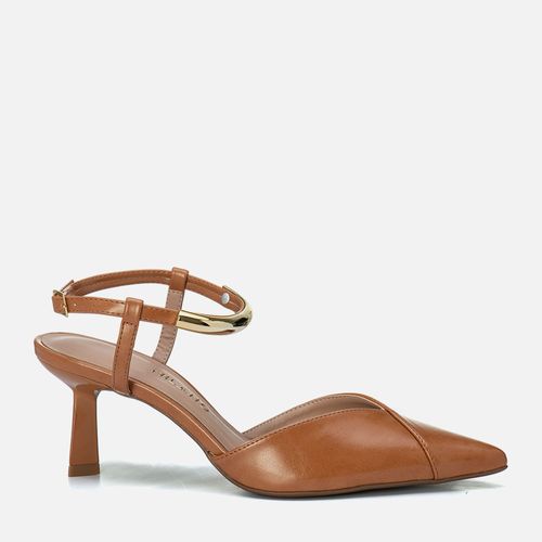 Scarpin Aberto De Salto Alto Taça com Bico Fino Decote em V e Tira com Detalhe em Metal Dourado no Tornozelo Feminino Milano Caramelo 14095