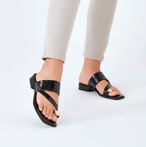 Sandália Tamanco Aberto Salto Bloco Baixo Bico Quadrado Tiras Cruzadas Ring Toe Anel de Dedo Peça Orgânica Metalizada Feminino Milano Preto 14128