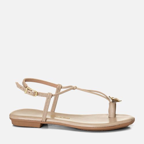 Sandália Rasteira Fechada com Ring Toe Anel de Dedo Detalhe em Peça Orgânica Metalizada Dourada e Tiras Finas Cruzadas Feminino Milano Feno 14150