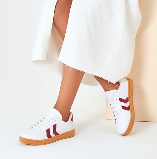 Tênis ou Sapatênis Visual EsportivoSolado Caixa Caramelo Médio Calce Prático Elástico Faixas Stripes e Furação  Feminino Milano Off White 14135