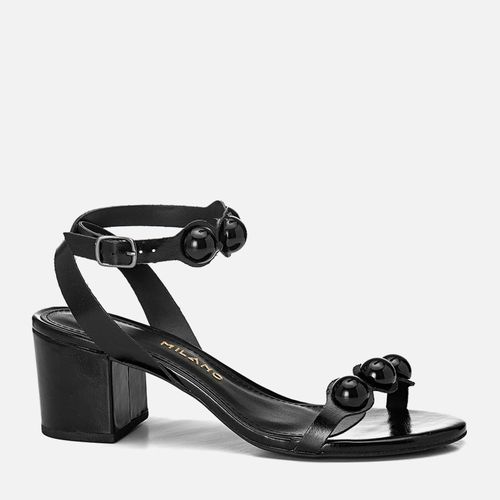 Sandália Duas Tiras com Salto Bloco Médio Flare Bico Redondo e Tira com Aplicações Boho em Metal Esfera Cromada Feminino Milano Preto 14103