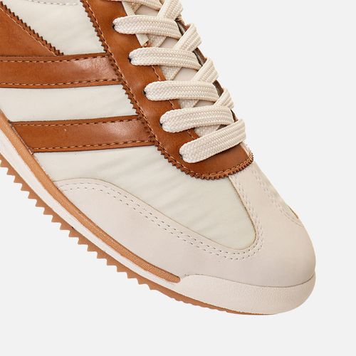 Tênis Casual Visual Esportivo Retrô com Sola Média Bicolor Dentada, Cabedal em Recortes e Mix de Materiais Feminino Milano Off White 14140