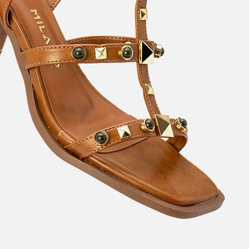 Sandália Salto Alto Bloco Geométrico Encaixado Bico Quadrado Metal Tachas Spike de Pirâmide e Pedrarias Estilo Boho Feminino Milano Caramelo 14138