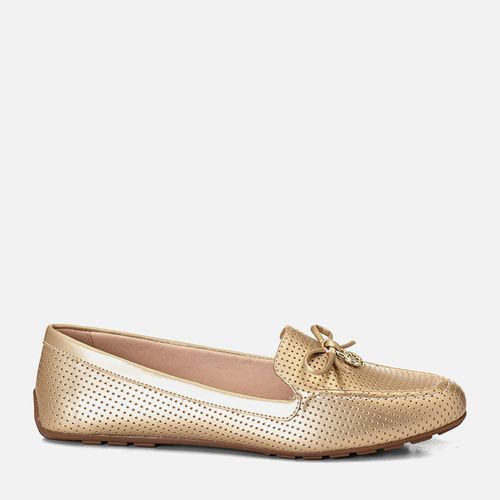 Mocassim Rasteiro Bico Quadrado Costura Aparente com Detalhe em Furação e Lacinho com Peça Dourada Feminino Milano Ouro Light 14155
