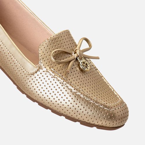 Mocassim Rasteiro Bico Quadrado Costura Aparente com Detalhe em Furação e Lacinho com Peça Dourada Feminino Milano Ouro Light 14155