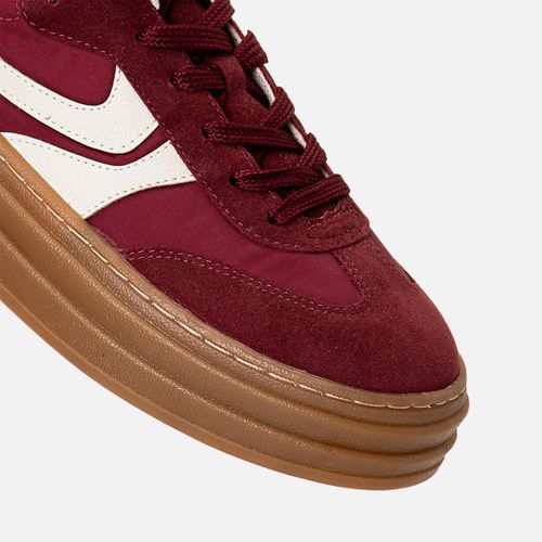 Tênis Design Esportivo Visual Retro com Sola Alta Caramelo Recortes e Mix de Cores e Texturas Feminino Milano Marsala 14160