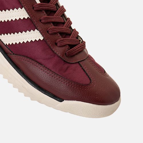 Tênis Casual com Visual Esportivo Retrô com Sola Média Bicolor Dentada Recortes e Mix de Materiais com Amarração Feminino Milano Marsala 14183