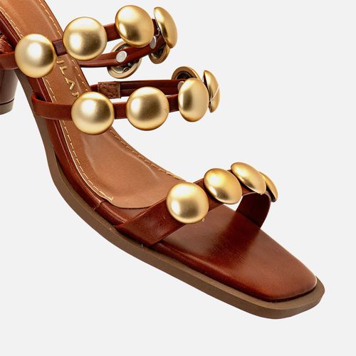 Sandália de Salto Bloco Médio Arredondado com Tiras Finas com Aplicações em Tachas Metais Dourados Medalha  Feminino Milano Caramelo 14202