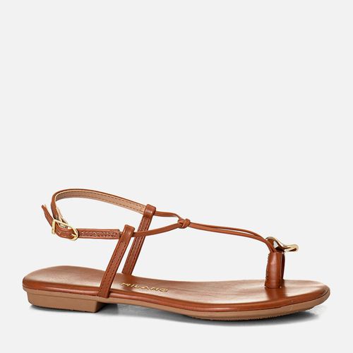 Sandália Rasteira Fechada com Ring Toe Anel de Dedo Detalhe em Peça Orgânica Metalizada Dourada e Tiras Finas Cruzadas Feminino Milano Caramelo 14150