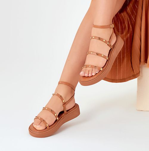 Sandália Papete Sola Alta Estilo Boho Metal de Tachas ou Studs tipo Spike de Pirâmide e Pedrarias Resina Feminino Milano Caramelo 14079