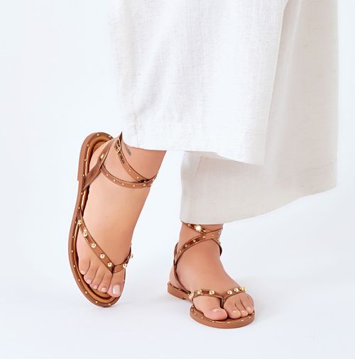 Sandália Rasteira Chinelo de DedoBoho Metal de Tachas ou Studs tipo Rebites e Tira Cruzada no Tornozelo Feminino Milano Bronze 14124