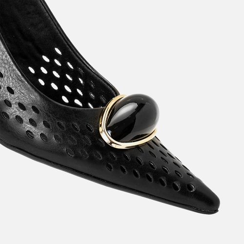 Scarpin Fechado Salto Fino Médio Taça Bico Fino Peça Metalizada com Pedraria em Resina Furação Feita à Laser  Feminino Milano Preto 14222