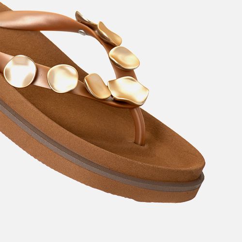 Sandália Papete tipo Chinelo de Sola Alta Anatômica com Aplicação de Brilho Peça Metalizada Fosca com Formato Orgânico Feminino Milano Caramelo 14180