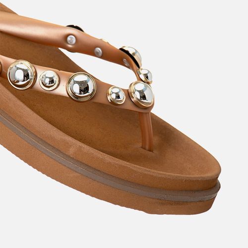 Sandália Papete tipo Chinelo de Sola Alta Anatômica Brilho em Metal Dourado Redondo com Meia Esfera Prata Multitamanhos Feminino Milano Caramelo 14181