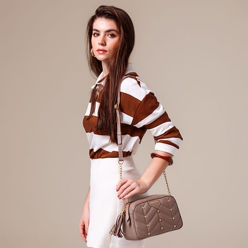 Bolsa Pequena Tiracolo ou Transversal Feita em Couro Retangular Matelassê Brilho Metal com Strass e Alça Corrente Feminina Milano Fendi 14062