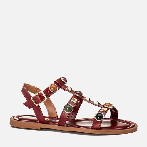 Sandália Rasteira tipo Gladiadora com Aplicações em Metal Tachas Spike de Pirâmide e Pedrarias Estilo Boho Multicolor Feminino Milano Marsala 14132