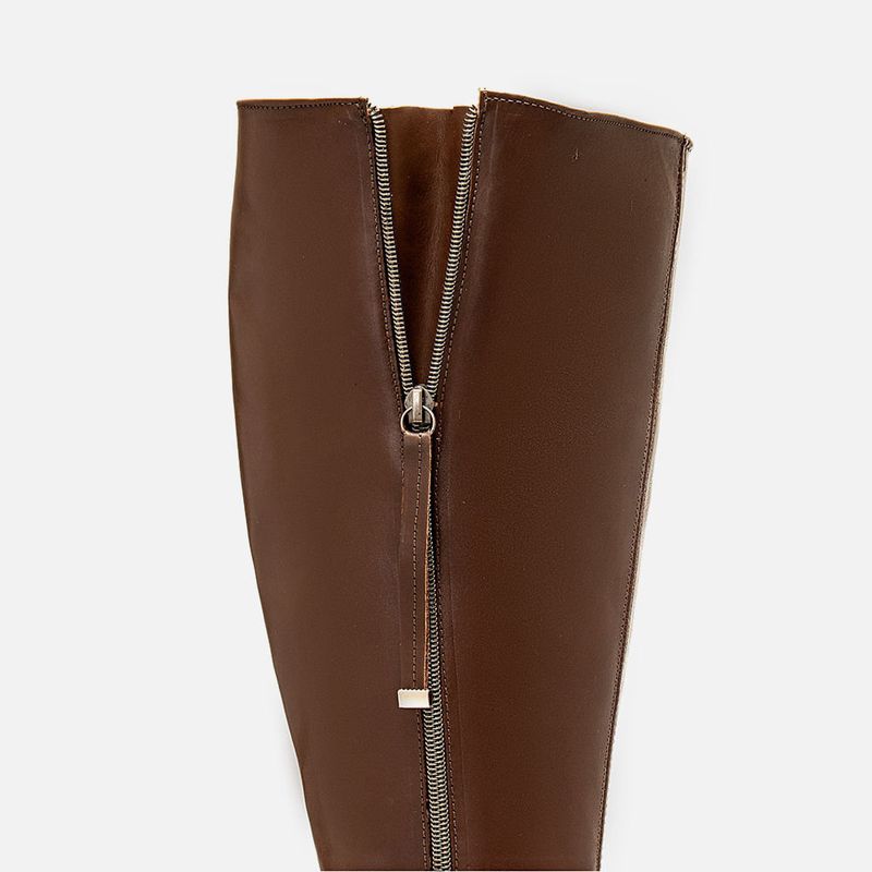 Bota-Montaria-Feita-em-Couro-com-Cano-Alto-Salto-Baixo-Bloco-e-Detalhe-em-Ziper-com-Puxador-na-Lateral-e-Calce-Pratico-Feminino-Milano-Marr--4-.jpg