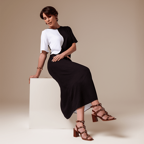 Sandália Salto Alto Bloco Trapézio Brilho Metais tipo Tachas Boho com Pedraria e Esferas Douradas Feminino Milano Nude 14119