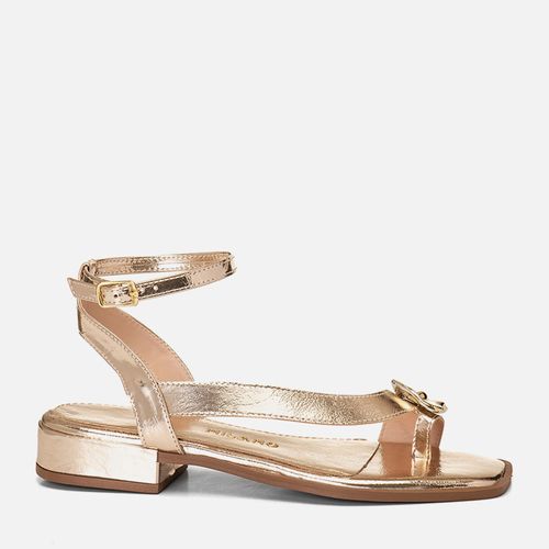 Sandália de Salto Bloco Baixo com Anel de Dedo e Tiras Cruzadas com Aplicação de Peça Orgânica Metalizada Feminino Milano Ouro Light 14196