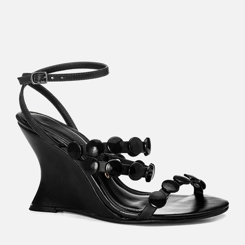 Sandália Anabela Aberta Salto Geométrico Wedge Lapidado e Sinuoso com Aplicações em Tachas Metais Dourados Medalha  Feminino Milano Preto 14115