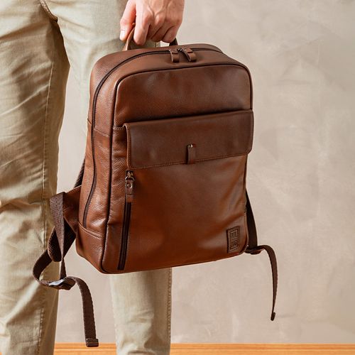 Mochila Grande Feita em Couro Floater Premium Alça Costas Porta Notebook 1 Bolsos 1 Aba Externo 4 Bolsos Interno Masculinas Milano Conhaque 13942