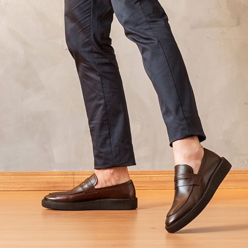 Sapato Casual tipo Loafer ou Mocassim Esporte Fino Feito em Couro Nobuk Selaria Palmilha Anatômica Masculino Milano Dark Chocolate 13723