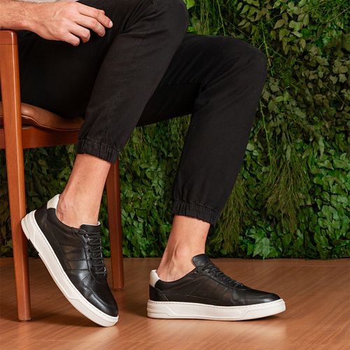 Sapatênis ou Tênis Casual Feito em Couro Macio Napa Plumê Soft Solado EVA Tech Super Leve Calce Prático Elástico Masculino Milano Preto 14030