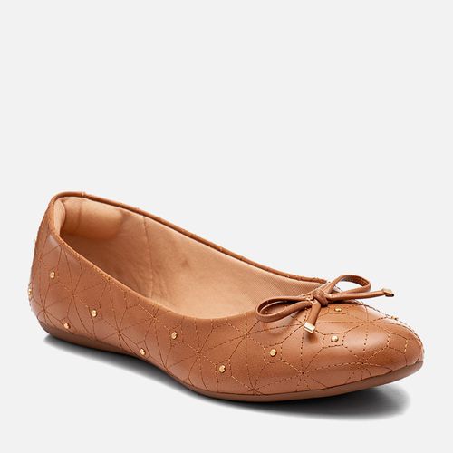Sapatilha Rasteira Fechada Bico Redondo Matelassê Tachas Rebites e Lacinho  Feminino Milano Caramelo 14336