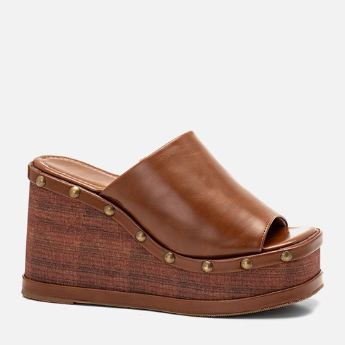 Sandália Plataforma tipo Tamanco Solado Anabela Tachas Feminino Milano Caramelo 14381