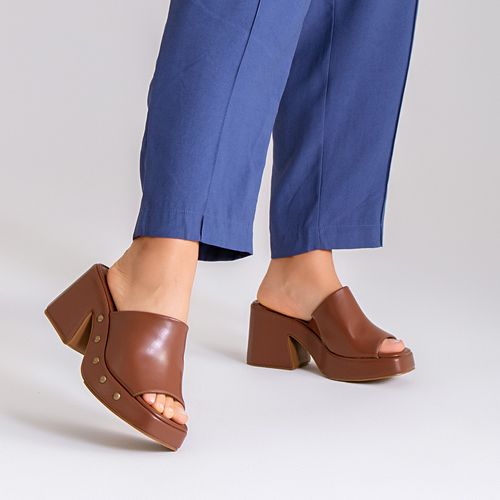 Sandália tipo Tamanco Plataforma Aberto Salto Alto Tachas Boho Feminino Milano Marrom 14277