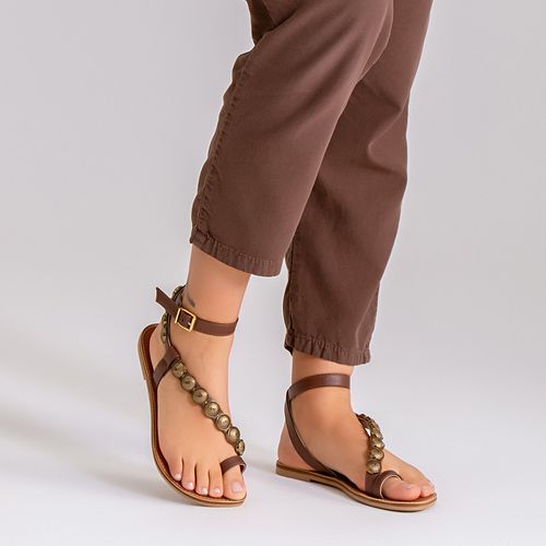 Sandália Rasteira Fechada Tiras Finas Brilho Tira de Medalhas Metalizadas Feminino Milano Caramelo 14352