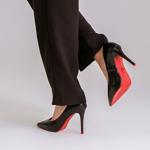 Scarpin Fechado Salto Fino Alto Sola Vermelha e Meia Pata Interna Feminino Milano Caramelo 14417