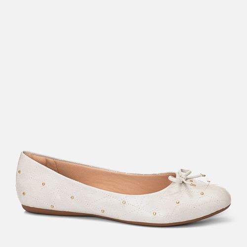 Sapatilha Rasteira Fechada Bico Redondo Matelassê Tachas Rebites e Lacinho Feminino Milano Off White 14336