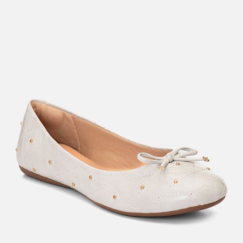 Sapatilha Rasteira Fechada Bico Redondo Matelassê Tachas Rebites e Lacinho Feminino Milano Off White 14336
