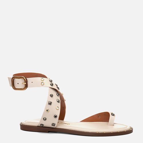 Sandália Rasteira Fechada Boho Ring Toe ou Anel de Dedo Mix Tachas Feminino Milano Off White 14587