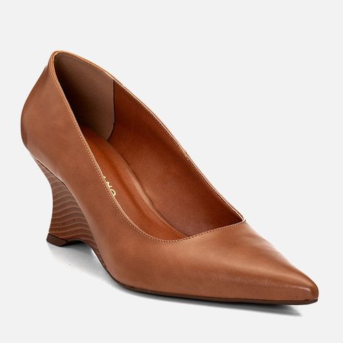 Scarpin Anabela Fechado Salto Escultural Geométrico Wedge Bico Fino Feminino Milano Caramelo 14678